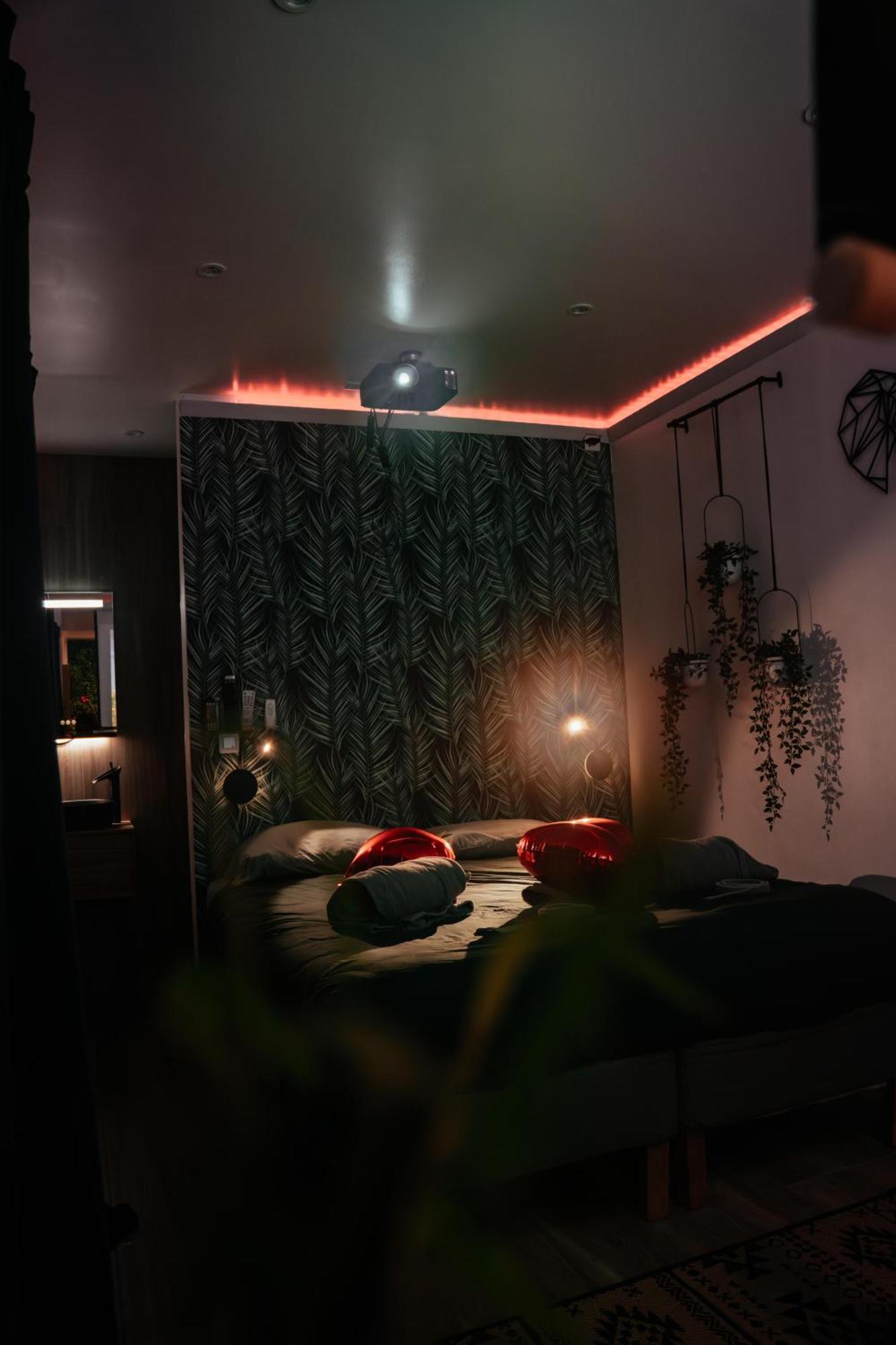 Capsule Thailande I Sauna I Balneo I Console I Jeux En Bois I Cinema I Cour Interieure Trith-Saint-Leger Dış mekan fotoğraf